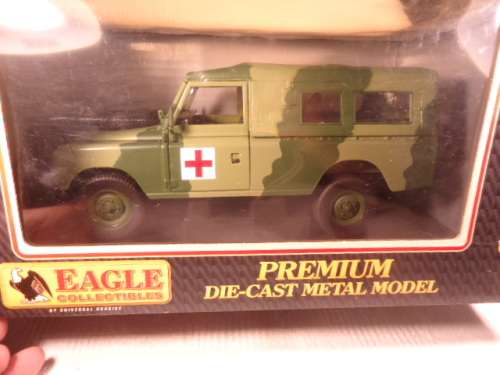 Universal Hobbies - Land Rover - Series 3 - Red Crescents - Ambulance - # 4406 - Eagle Collectibles