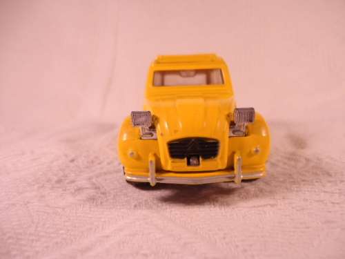 CORGI -- James Bond Citroen 2CV6  # 272