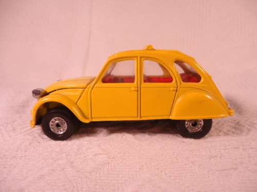 CORGI -- James Bond Citroen 2CV6  # 272