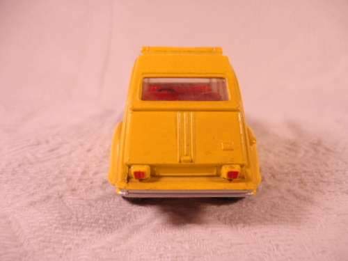 CORGI -- James Bond Citroen 2CV6  # 272