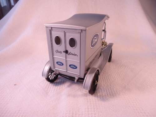 Universal Hobbies - Ford Model T Delivery (Ford)