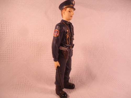 Lead Police Man - 15.7cm tal, 6cm wide
