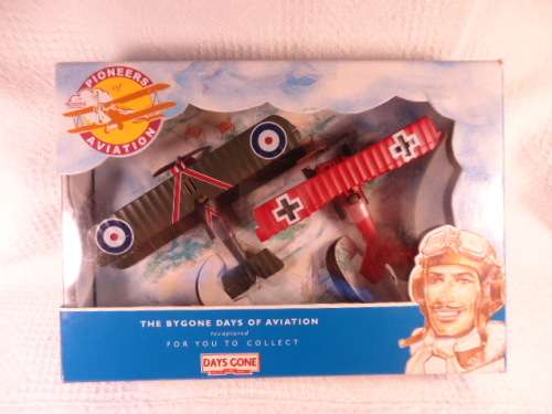 Lledo - Days Gone - Dog Fight Duo-DR1 - Red Baron/Camel Capt. Brown - # PA2002