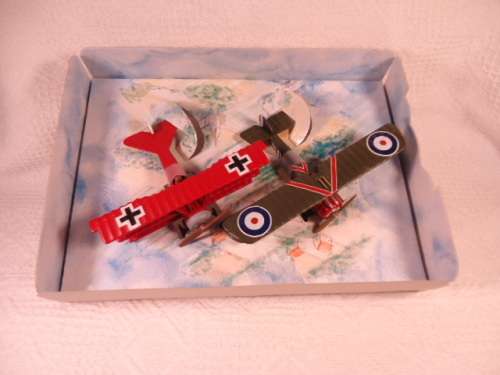 Lledo - Days Gone - Dog Fight Duo-DR1 - Red Baron/Camel Capt. Brown - # PA2002