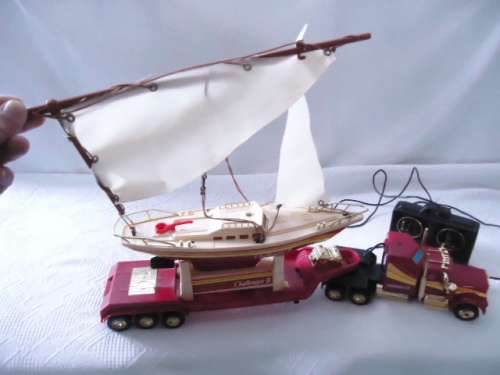 New Bright - Kenworth Challenger II - Transport Rig with boat - Battery Operated - # 2178