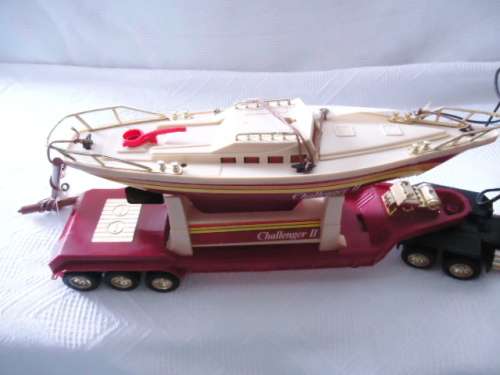 New Bright - Kenworth Challenger II - Transport Rig with boat - Battery Operated - # 2178