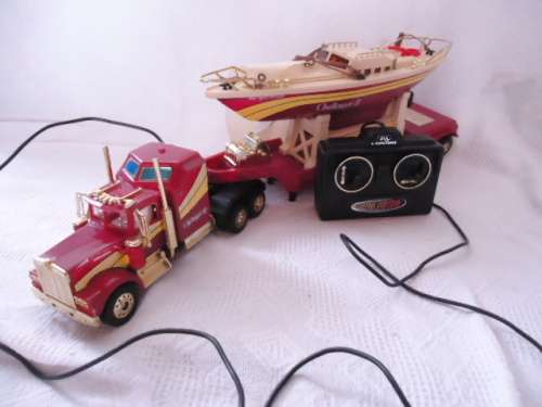 New Bright - Kenworth Challenger II - Transport Rig with boat - Battery Operated - # 2178