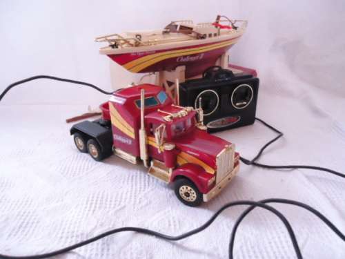 New Bright - Kenworth Challenger II - Transport Rig with boat - Battery Operated - # 2178
