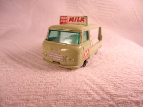 Matchbox - Commer Milk Float - BPW - Regular Wheels  # 21c
