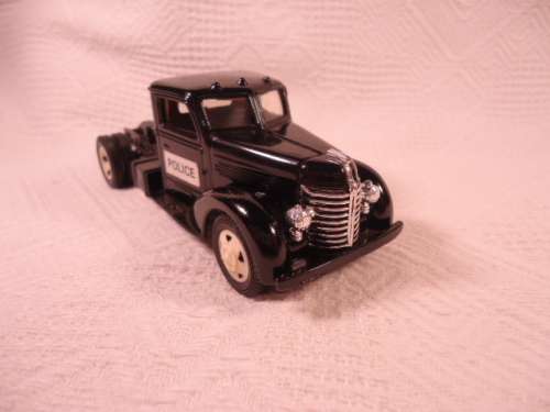 ERTL - 1948 Diamond T Cab # 3100G + MB King Size Dyson Low-Loader # K17 - Police - Code 3