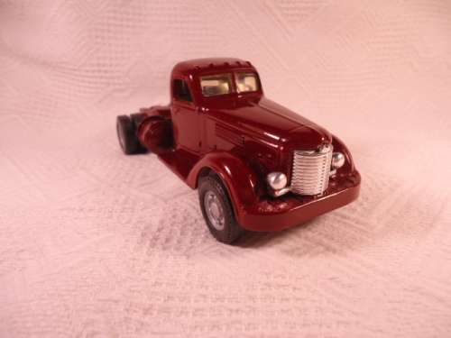 ERTL - 1947 International KB-12 Cab + scratc hbuild box body - Minnesota Highway Patrol - Code 3