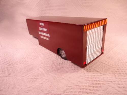 ERTL - 1947 International KB-12 Cab + scratc hbuild box body - Minnesota Highway Patrol - Code 3