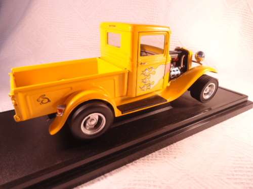 Road Signature - 1934 Ford Pick Up Street Rod