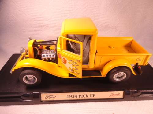 Road Signature - 1934 Ford Pick Up Street Rod