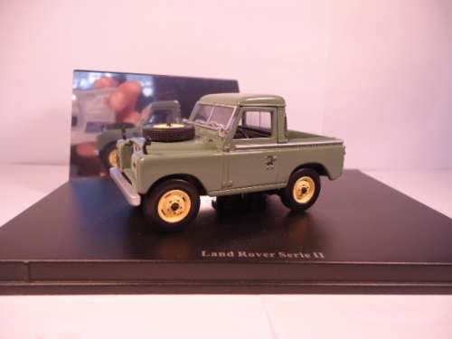 Universal Hobbies - Land Rover Defender Series II 90 SW Pick Up  - #UH1242