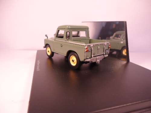 Universal Hobbies - Land Rover Defender Series II 90 SW Pick Up  - #UH1242
