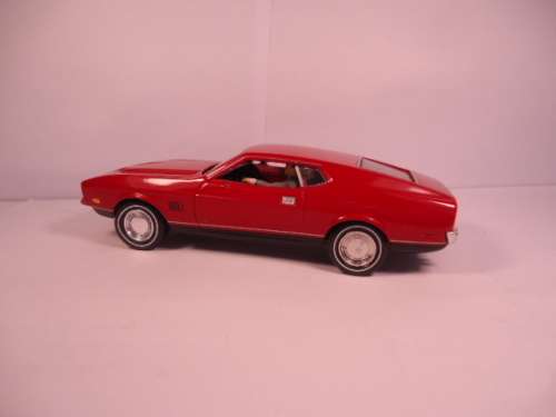 Universal Hobbies - Ford Mustang Mach 1 - with 2 figurines