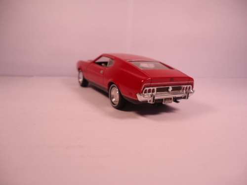Universal Hobbies - Ford Mustang Mach 1 - with 2 figurines