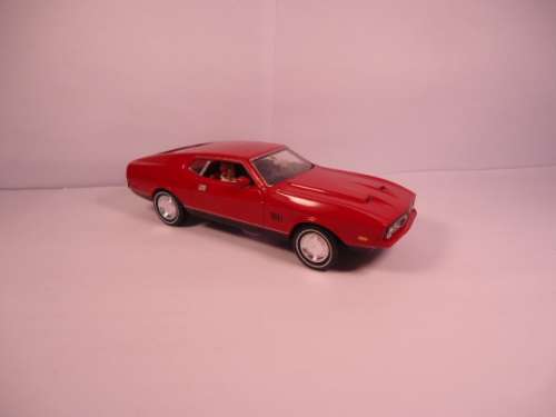 Universal Hobbies - Ford Mustang Mach 1 - with 2 figurines