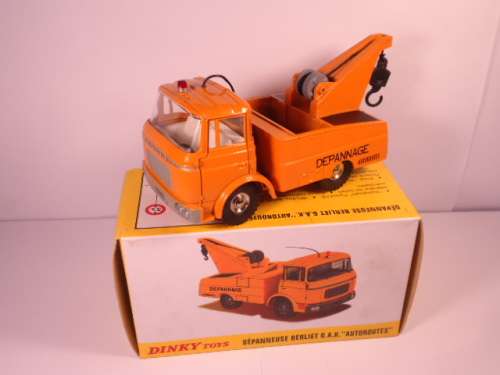 Dinky - DeAgostini - Dèpanneuse Berliet G.A.K.  `Autoroutes` - # 589A