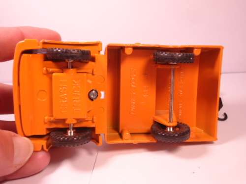 Dinky - DeAgostini - Dèpanneuse Berliet G.A.K.  `Autoroutes` - # 589A
