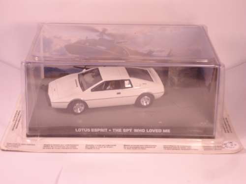James Bond 007 - Lotus Esprit with 2 figurines - The Spy Who Loved Me