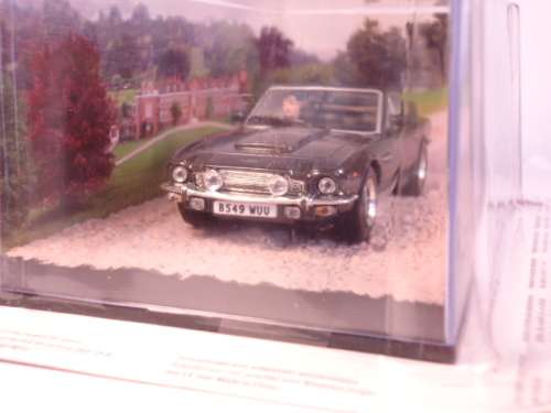 James Bond 007 - Aston Martin V8 Vantage with figurine - The Living Daylights