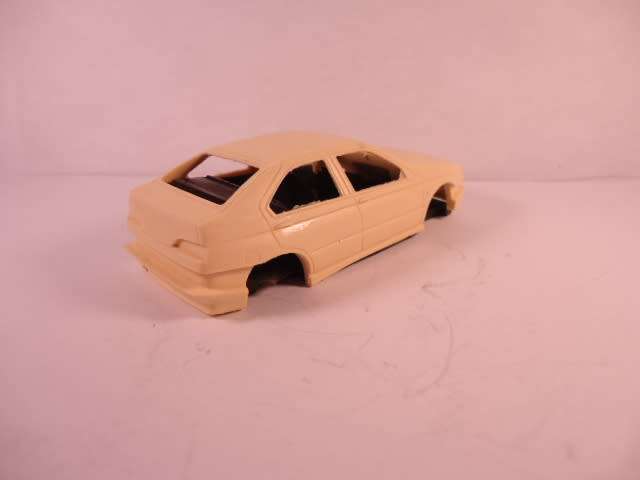 Alezan - Alfa Romeo 146 1.7l 16V 1995 - Unbuilt Resin Kit