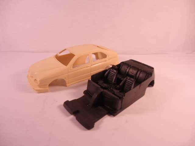 Alezan - Alfa Romeo 146 1.7l 16V 1995 - Unbuilt Resin Kit