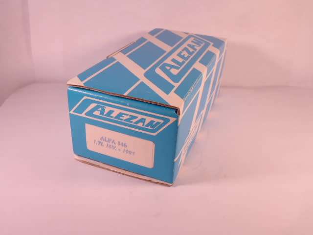 Alezan - Alfa Romeo 146 1.7l 16V 1995 - Unbuilt Resin Kit