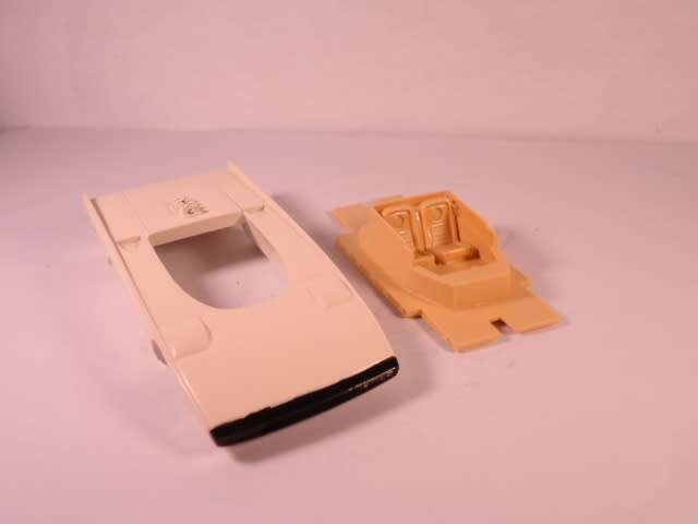 Alezan - Alfa Romeo 33 Spider Pininfarina 1971 - # 100 - 60% built Resin Kit
