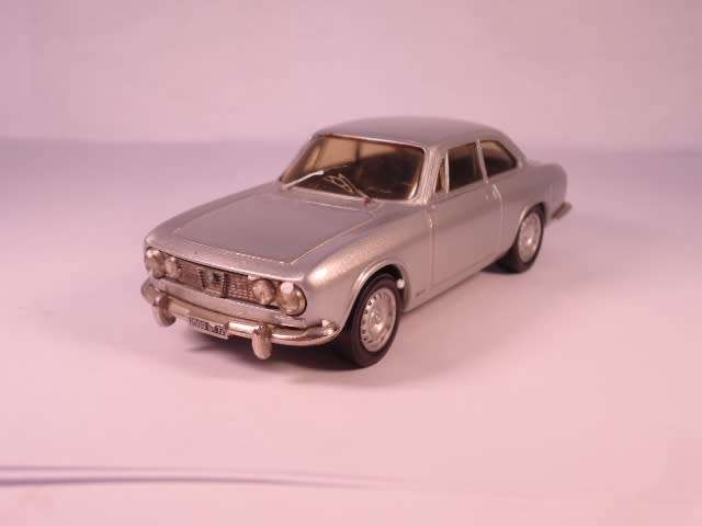 Century - Alfa Romeo - GTV 2000 - #1701 - White Metal