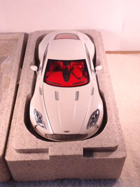 Autoart - Aston Martin ONE-77 - LTD#0091 - Certificate included, Signature Series #70244