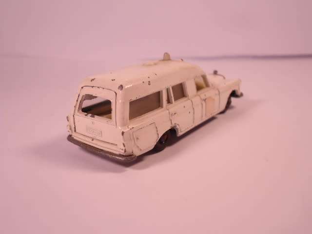 Matchbox Regular Wheels - Mercedes Benz `Binz` Ambulance - #3c