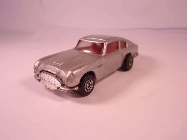 Corgi - Aston Martin DB6 - James Bond - #271-B1/22-B4