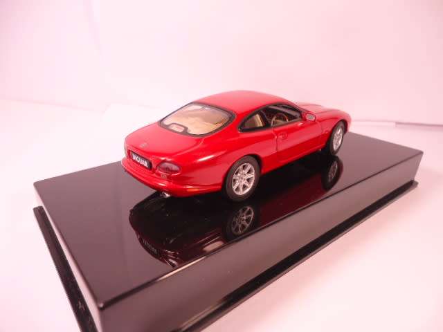 Auto Art - Jaguar XK8 Coupe - # 53632
