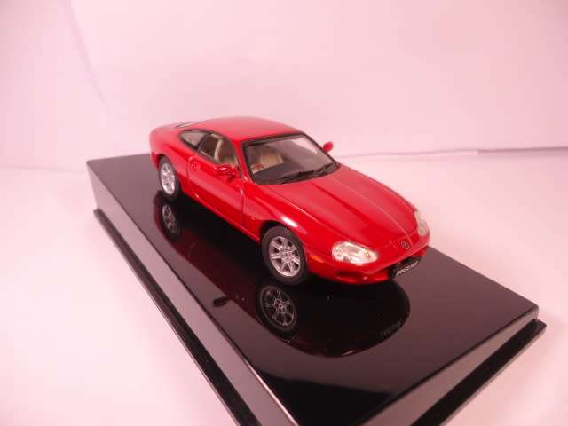 Auto Art - Jaguar XK8 Coupe - # 53632