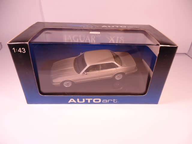 Auto Art - Jaguar XJ8 - #53573