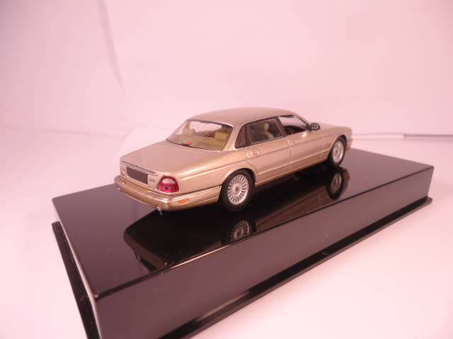Auto Art - Jaguar XJ8 - #53573