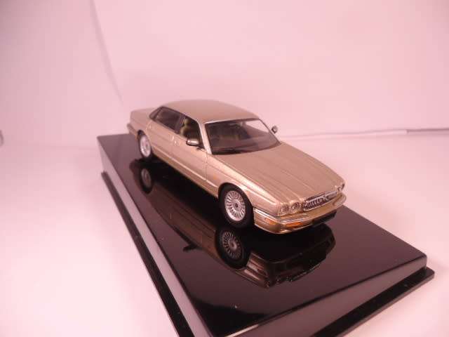 Auto Art - Jaguar XJ8 - #53573