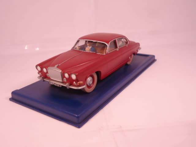 TinTin - 1962 Jaguar MkX - L`ILE NOIRE - with 4 figurines + dog - #2118040A