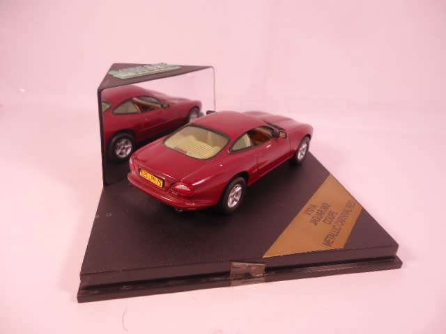 Vitesse - Jaguar XK8 Coupe - #V101A