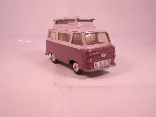 Corgi - Ford Airborne Caravan - Loose concaved hubs - #420