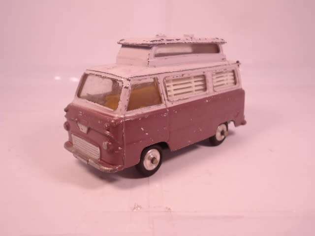 Corgi - Ford Airborne Caravan - Loose concaved hubs - #420