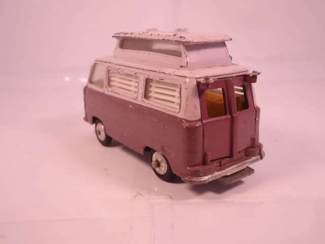 Corgi - Ford Airborne Caravan - Loose concaved hubs - #420