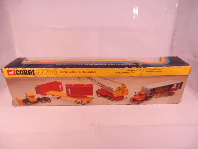 Corgi Major - Mack Truck with Gloster Saro Petrol Tanker - #1152-A