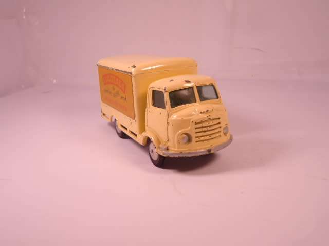 Corgi - Karrier Bantam (Lucozade Van) - #411-A1