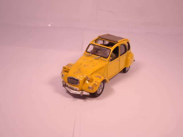 Universal Hobbies - Citroen 2CV - JB - For Your Eyes Only