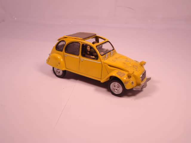 Universal Hobbies - Citroen 2CV - JB - For Your Eyes Only