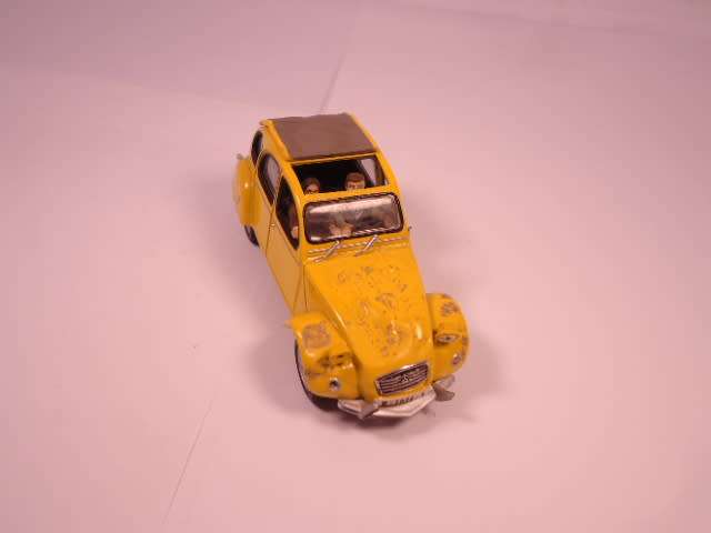 Universal Hobbies - Citroen 2CV - JB - For Your Eyes Only